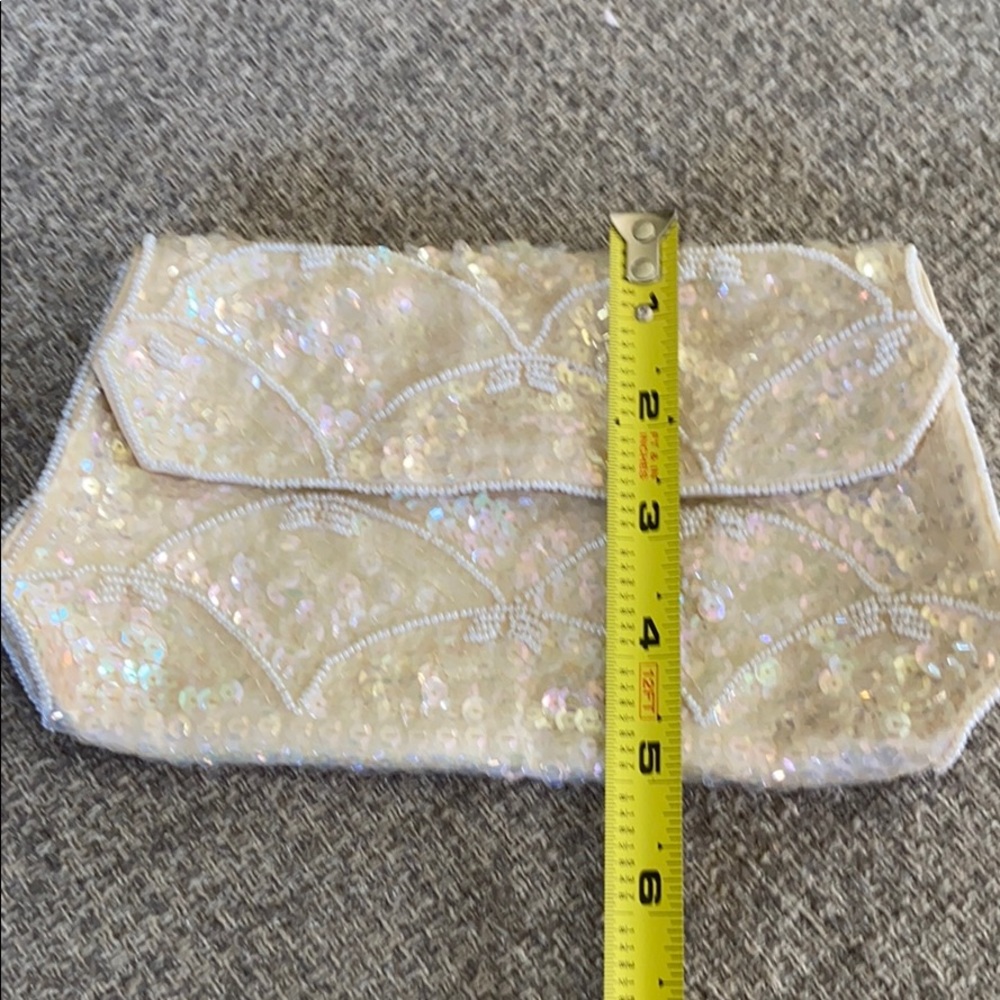 EUC Beaded Cream Clutch - Picture 4 of 5